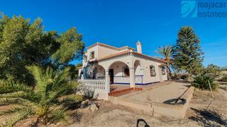 Chalet en Calle las cañadas 1. Chalet sólido y bien construido en venta en la zona de "las alpa
