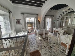 Local commercial à N/a 8c. Restaurante con cocina profesional y una terraza grande con vist