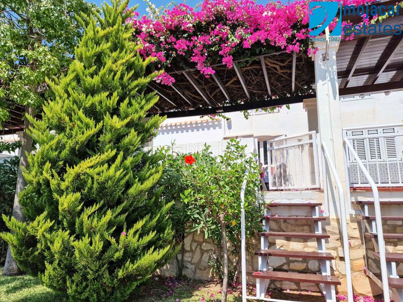 Foto b8457502-01e3-4cb4-8432-f812fe0a304f. Casa adosada en calle alegría 20 casa adosada de 5 dormitorios en venta playa, almería, andalucía - cerca de la playa con jardín privado, vistas al mar en Mojácar