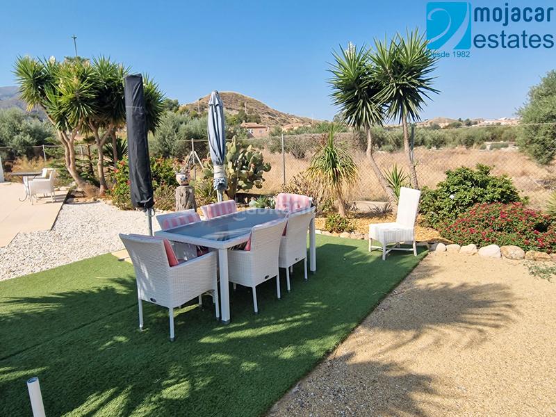 Foto a9043075-d840-42c9-80d4-20feb2ddee81. Chalet en camino el navajo 51 villa independiente en venta en turre, almería, con casa de invitados independiente, piscina y vistas a la montaña en Mojácar