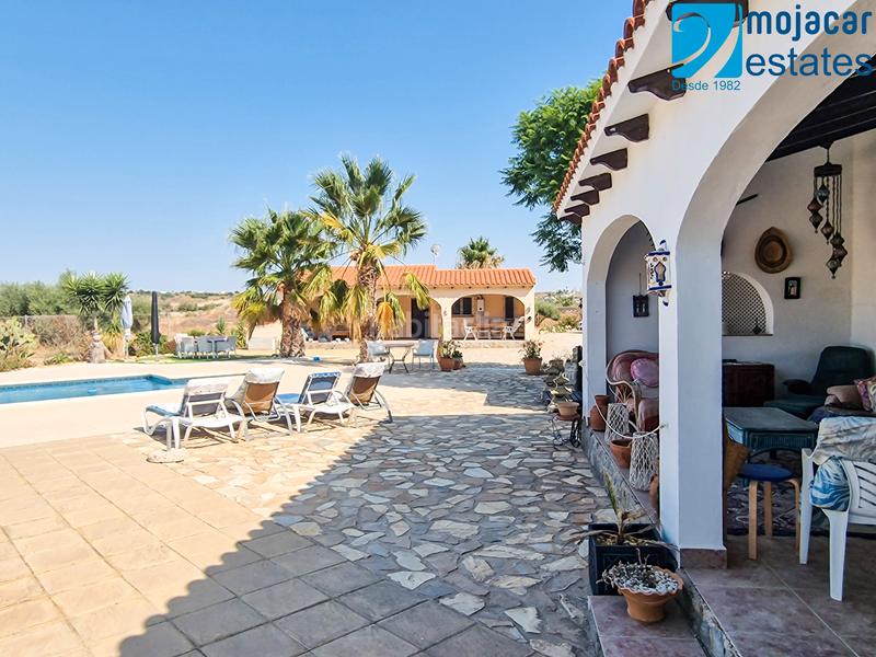 Foto e1f4c850-ab7d-4829-99ab-5baf0a426070. Chalet en camino el navajo 51 villa independiente en venta en turre, almería, con casa de invitados independiente, piscina y vistas a la montaña en Mojácar