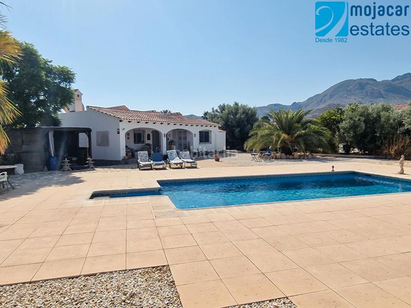 Foto f81be828-008d-4a0a-9455-29758356a89d. Chalet en camino el navajo 51 villa independiente en venta en turre, almería, con casa de invitados independiente, piscina y vistas a la montaña en Mojácar