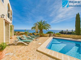 Xalet  Calle irlanda 12. Casa tina: espaciosa villa de 4 dormitorios en venta con excepci