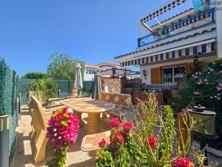 Maison jumelée à Avenida ciudad de castellón 2. Duplex de 2 dormitorios en venta con amplio jardín privado en ve
