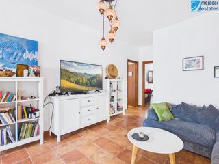 Reihenhaus  Calle estación 44. Casa de pueblo de 2 dormitorios en venta con amplia terraza en l