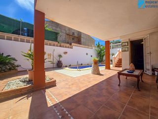 Xalet  Calle venezuela 5. Chalet independiente en venta de 5 dormitorios con piscina, sóta