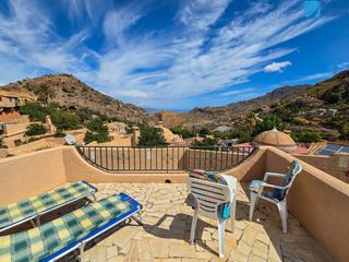 Casa in Paseo del coronel 1. Encantadora casa de 2 dormitorios con piscina comunitaria y vist
