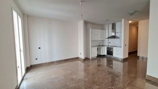 Rent Flat  Calle santísima trinidad. Piso en el centro con plaza de garaje opcional