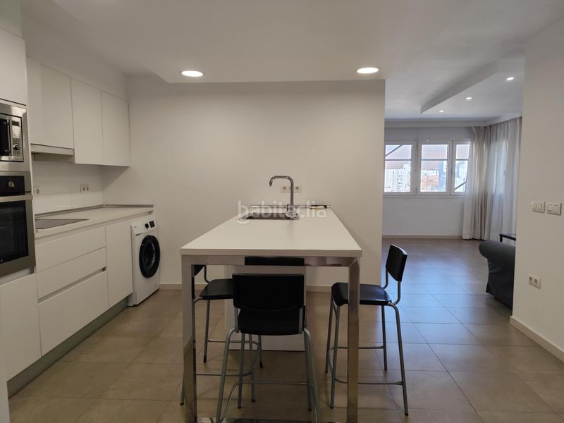 Foto 9ac20487-f80f-466d-9d5e-25fda048f3ea. Location appartement dans paseo de Almería 41 dans Centro Almería
