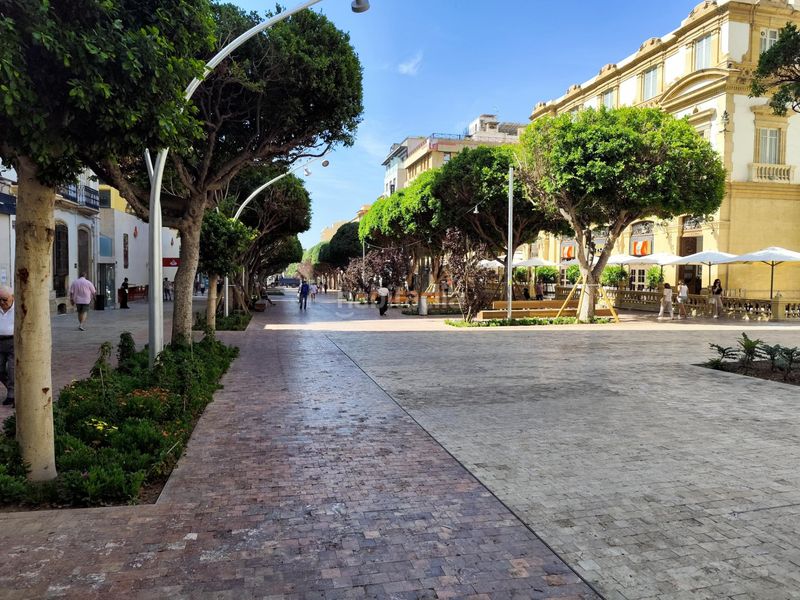 Foto fb9f348f-02e7-4b20-856d-8cdd5e24e8ca. Location appartement dans paseo de Almería 41 dans Centro Almería