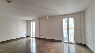 Location Appartement à Centro. Alquilamos precioso y céntrico piso no amueblado situado en el c