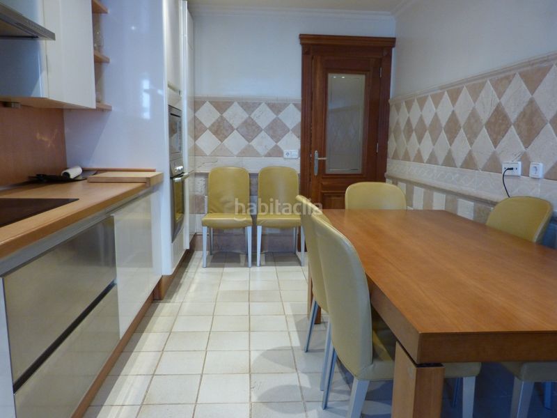 Foto ca4a9354-1b01-410c-8472-7a8c4e7f2f06. Alquiler piso en paseo de Almería 39 piso en paseo de almeria en Almería
