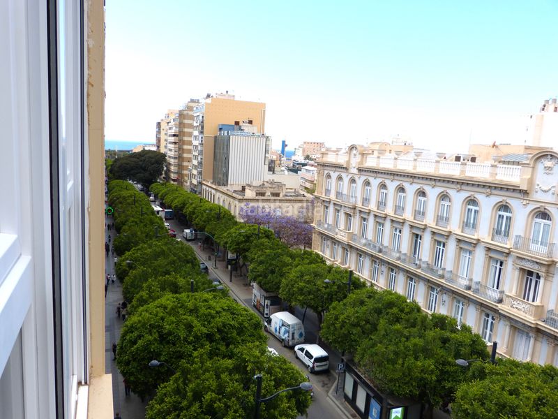 Foto ef3e32ae-3d16-49ff-89bf-4d38e01327b7. Location appartement dans Centro Almería