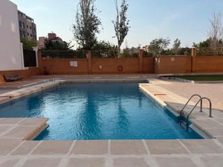 Appartamento en Calle costa de la luz 1. Piso de 4 dormitorios, garaje, piscina, zona alcampo
