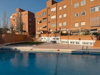 Piso en Calle costa de la luz 1. Piso de 4 dormitorios, garaje, piscina, zona alcampo