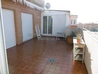 Miete Dachwohnung in Nueva Andalucía. Atico en alquiler
