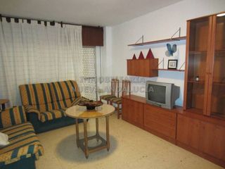 Miete Etagenwohnung in Nueva Andalucía. Piso en alquiler