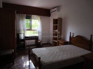 Miete Etagenwohnung in Nueva Andalucía. Piso en alquiler