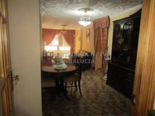 Miete Etagenwohnung in Nueva Andalucía. Piso en alquiler