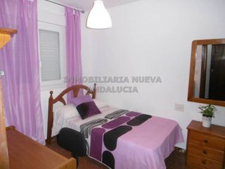 Miete Etagenwohnung in Nueva Andalucía. Piso en alquiler