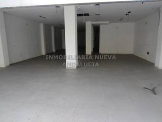 Rent Business premise in Nueva Andalucía. Local comercial en alquiler