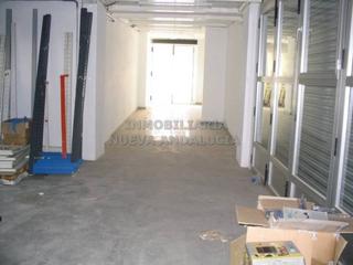 Location Local commercial à Nueva Andalucía. Local comercial en alquiler