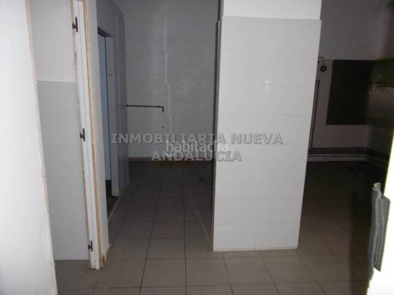 Foto a5e7996c-b9fa-4948-9beb-29aa51339455. Alquiler local comercial local en alquiler en centro en Almería