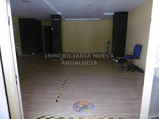Location Local commercial à Nueva Andalucía. Local comercial en alquiler