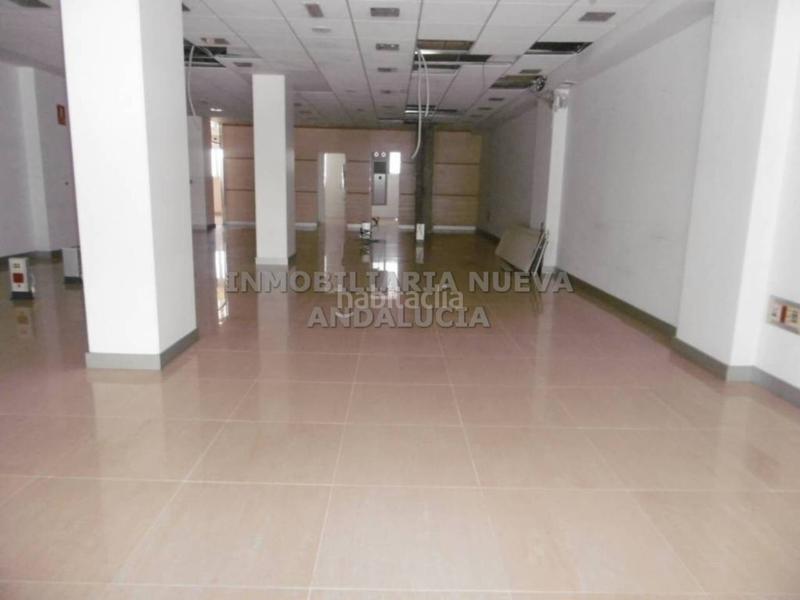 Foto 4c92530a-c0dc-49c7-95d4-8e2bb0193b2e. Alquiler local comercial local en alquiler en oliverosaltamirabarrio alto en Almería
