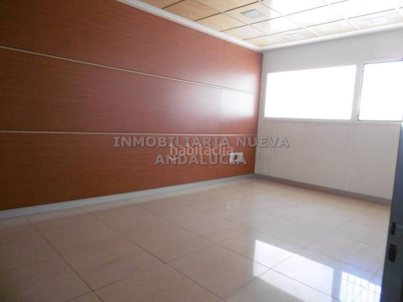 Foto a1c653c3-7ea7-4e16-a371-0f2b745b1a13. Alquiler local comercial local en alquiler en oliverosaltamirabarrio alto en Almería