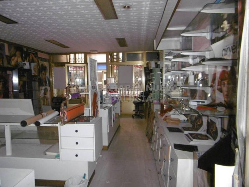 Foto 0695865f-24c9-4ea5-ba8b-0f4edf46bdb0. Alquiler local comercial local en alquiler en oliverosaltamirabarrio alto en Almería