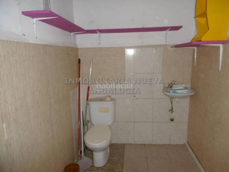 Foto 90060e0b-1cb8-4df4-b626-5569e5992d69. Alquiler local comercial local en alquiler en oliverosaltamirabarrio alto en Almería