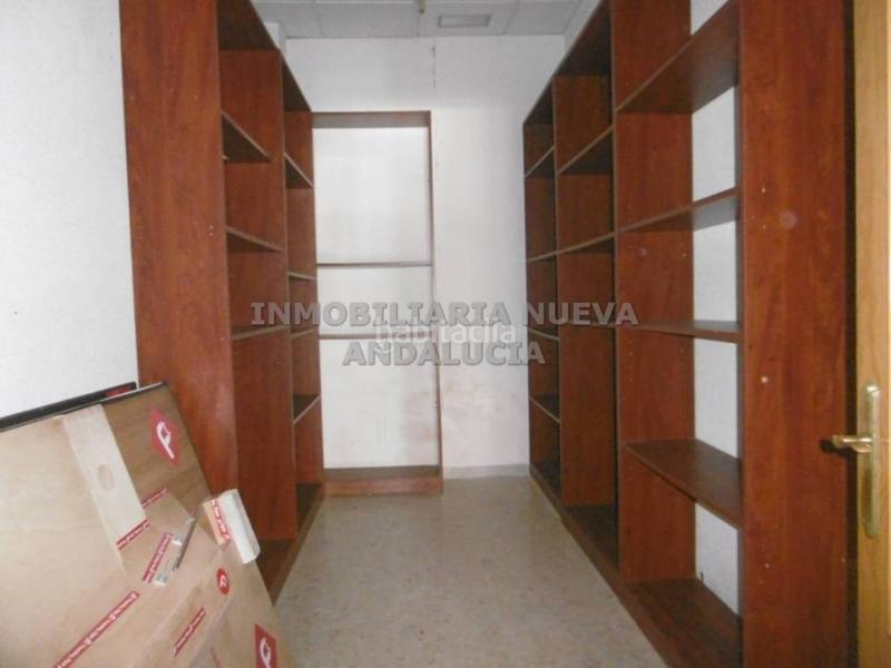 Foto cf81a0cb-b587-4529-a55b-eb385435c340. Lloguer local comercial a Nueva Andalucía Almería