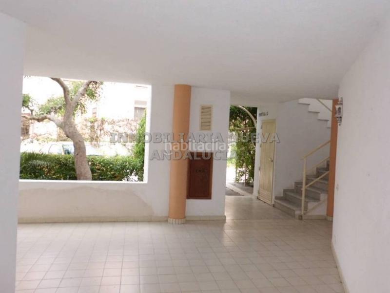 Foto 1ae2923b-9f52-4198-839d-70831ab1f27d. Location appartement avec parking piscine dans Retamar Almería