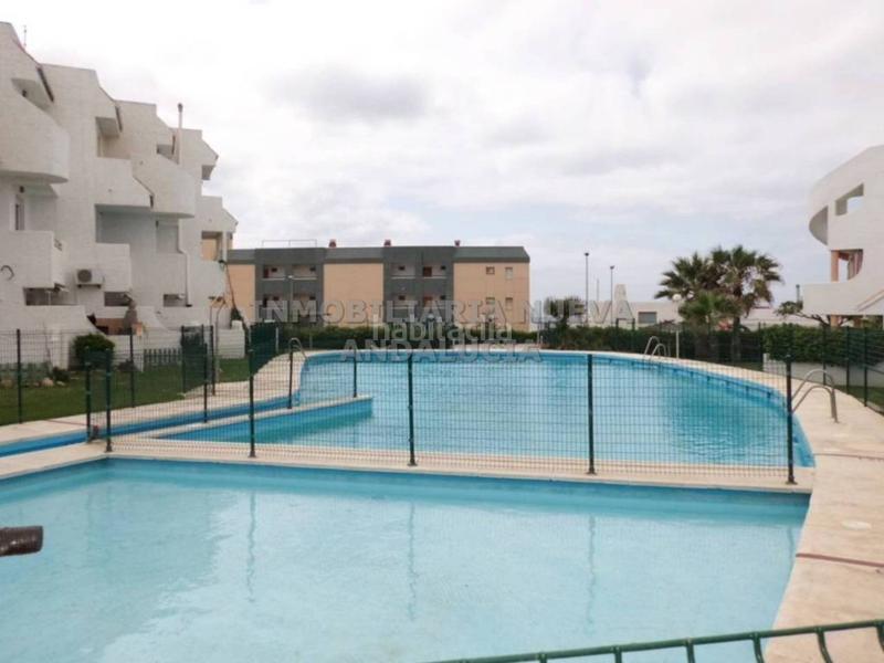 Foto 0bbecc35-e80f-49d6-aced-192310d8032c. Miete etagenwohnung mit parking pool in Retamar Almería