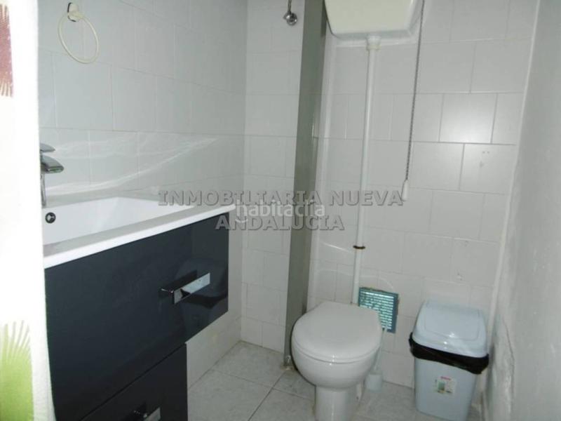 Foto f73b36db-64cd-497a-835c-a9219aadc5b0. Lloguer local comercial a Nueva Andalucía Almería