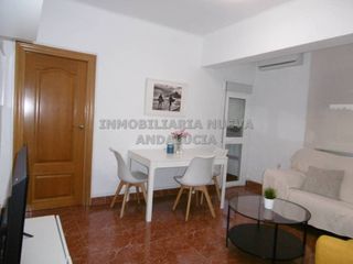 Miete Etagenwohnung in Nueva Andalucía. Piso en alquiler