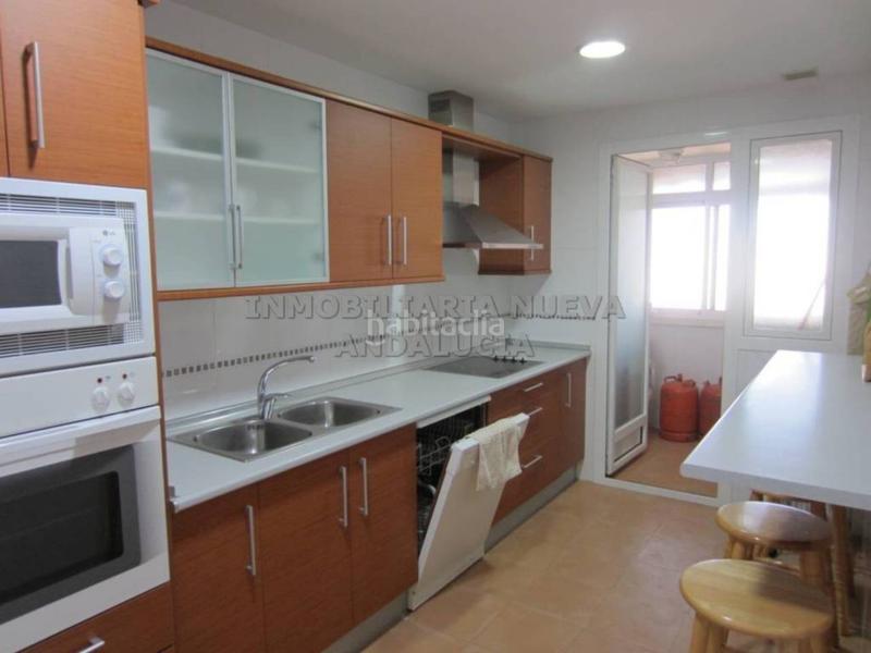 Foto d9727930-6871-4ae2-b7e3-99972898f35b. Rent flat with heating parking pool in San Luis Almería