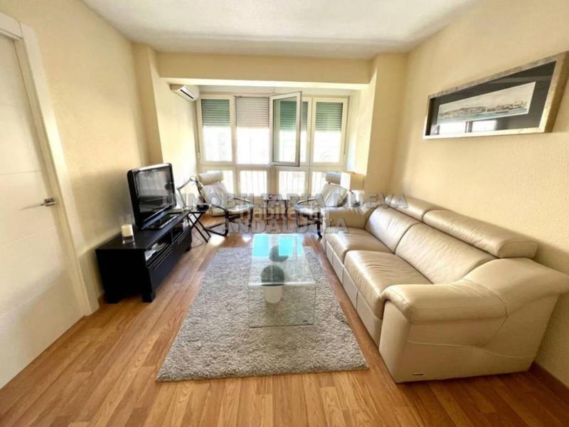 Foto b174eb47-3ea4-42a7-9ed8-88b28bc3ab6a. Location appartement dans Centro Almería