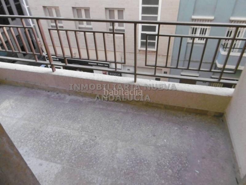 Foto dc8cc755-1e31-4022-9bf6-a877906ede39. Location appartement dans Centro Almería