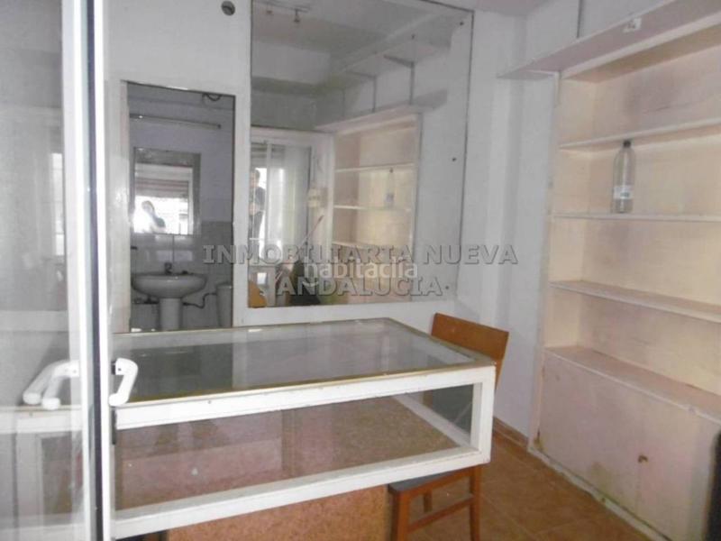 Foto 2aa2145a-cbe9-4985-83b8-64acbbbaab51. Lloguer local comercial a Centro Almería
