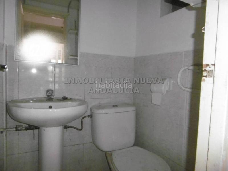 Foto 49564381-cbc6-4a7e-8274-3f7dd6d57bf0. Lloguer local comercial a Centro Almería