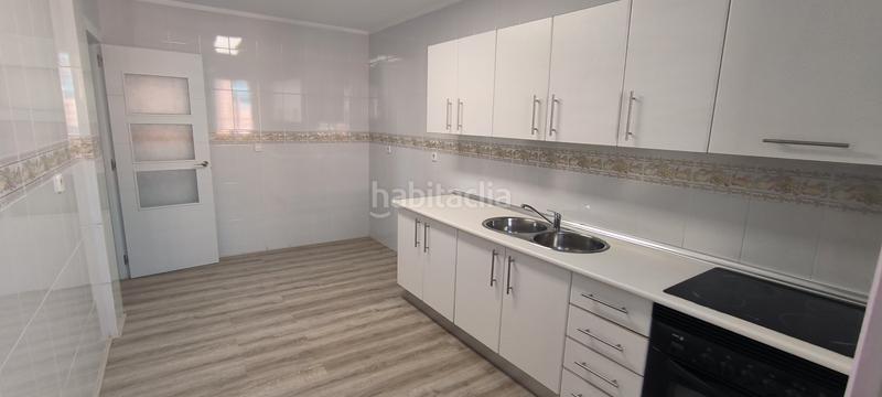 Foto 18b3a2ad-229e-48d5-92dc-54578aad6cc4. Alquiler piso en Barrio Alto - San Félix Almería