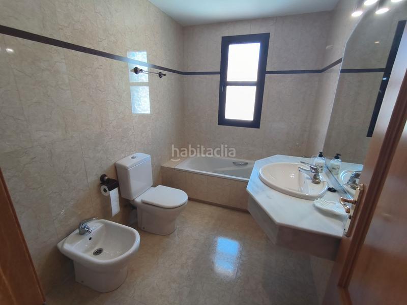 Foto 3750a116-5776-4434-9fd4-96a1c1e28bb4. Casa aparellada amb calefacció a San Luis Almería