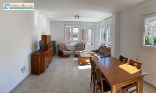 Location Appartement à Ciudad Jardín - Tagarete - El Zapillo. Se alquila piso en el zapillo curso escolar