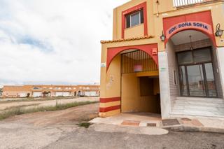 Aparcament cotxe a Roquetas pueblo. Garaje los cortijos de marín