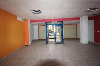Lloguer Local Comercial a Ejido centro. Local comercial en el centro de el ejido