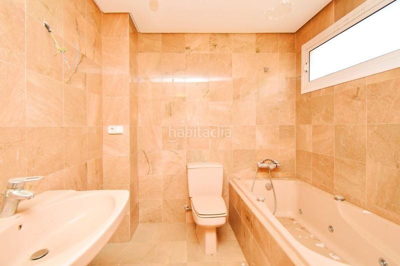 Foto ce16d6f7-0a9c-47c0-b284-fd4214832d30. Pis amb aparcament a Ejido centro Ejido (El)