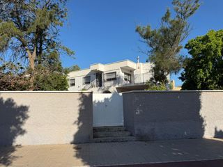 Chalet à Santo Domingo. Chalet con 1.000 metros de parcela, avenida principal de santo d