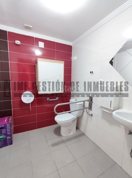 Foto c7e98b36-ebed-4b5a-b288-e55fd2340815. Local comercial a pasaje juan sebastián elcano 3 a Vélez - Málaga